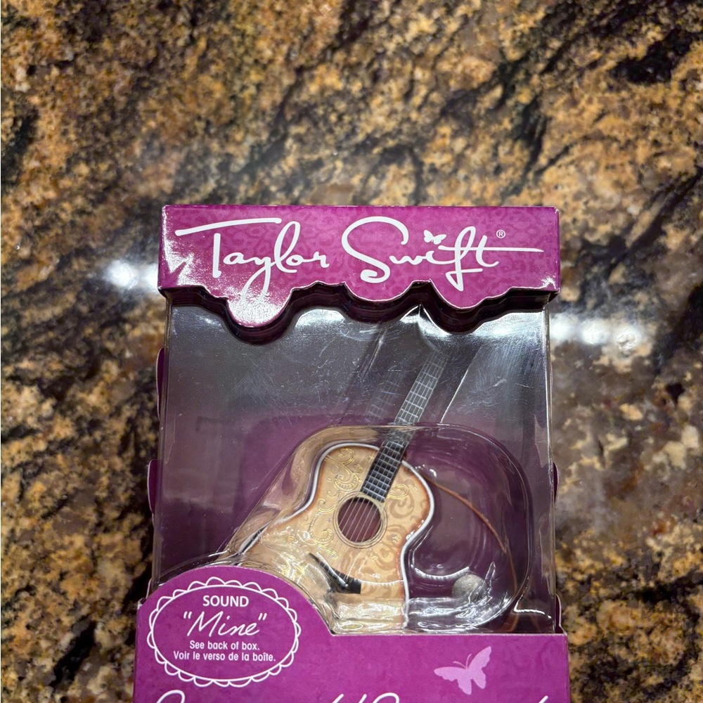 Taylor Swift (Rare) Christmas tree guitar ornament, plays “MINE” from 2010